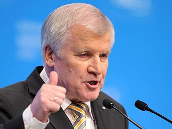 Ministerpräsident Horst Seehofer (CSU) wird am 13. Juni 2015 nach Bad Brückenau kommen. Foto: Tobias Hase/dpa