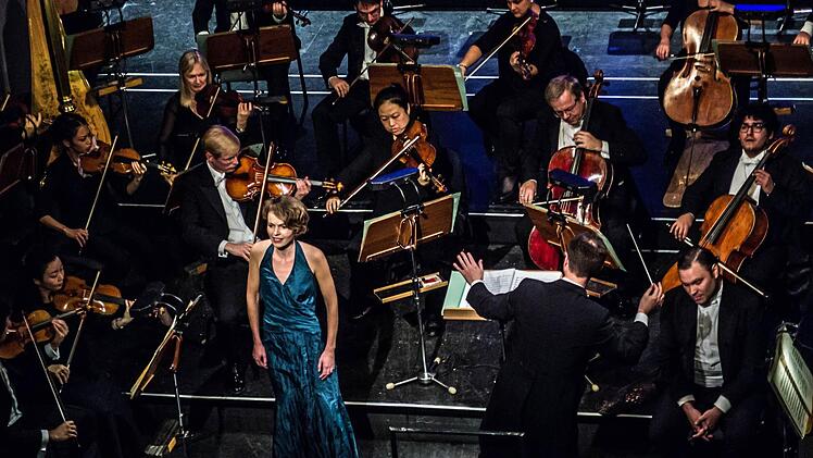 Impressionen vom Sinfoniekonzert des Landestheaters unter der Leitung von Alexander Merzyn.Foto: Jochen Berger