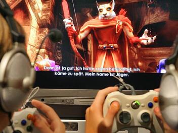 In virtuelle Welten können Kinder und Jugendliche bei Computerspielen abtauchen. Experten raten Eltern, ihren Kindern ein Zeitlimit zu setzen, Spiele im Allgemeinen aber nicht zu verteufeln. Foto: Waltraud Grubitzsch dpa/lbn