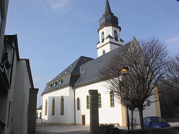 In einer Ecke der Ebensfelder Pfarrkirche hat sich ein Unbekannter erleichtert.  Foto: Matthias Einwag