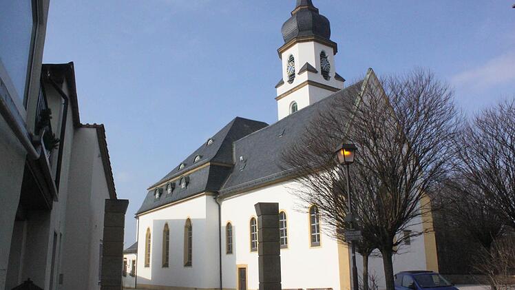 In einer Ecke der Ebensfelder Pfarrkirche hat sich ein Unbekannter erleichtert.  Foto: Matthias Einwag