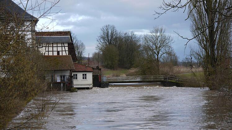 An der Mühle bei Hemmendorf flossen am Dienstag rund 50 Kubikmeter Wasser pro Sekunde durch. - Foto: Berthold Köhler