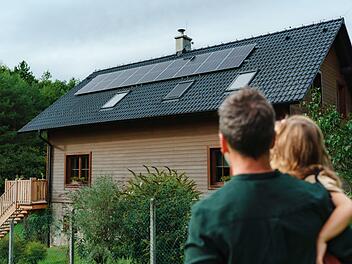 Die Energiekrise treibt die Nachfrage nach Photovoltaikanlagen - doch finanzielle Gründe sind nicht entscheidend für die Anschaffung.