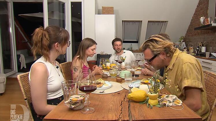 Zum veganen Finale in Berlin trifft sich die "Dinner"-Truppe bei Dustin im Stadtteil Wedding.