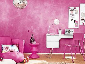 Der Metall-Look lässt sich auch mit beliebigen Trendfarben kombinieren - für eine besonders beeindruckende Raumwirkung. Foto: djd/ Schöner-Wohnen-Farbe