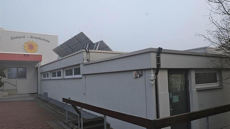 Die Turnhalle der Einhard-Grundschule ist nicht nur undicht. Foto: G.Schaar