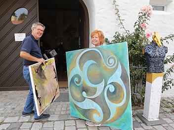 Susanne Söder und Gerd Krämer schaffen Kunst ins Trunstadter Schloss. Foto: Barbara Herbst