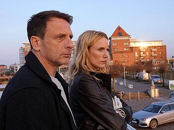 Neustart bei "D&uuml;nentod - Ein Nordsee-Krimi": Tjark Wolf (Hendrik Duryn) bekommt mit Fredericke Olsen (Isabel Thierauch) eine neue Kollegin.