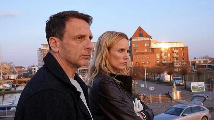 Neustart bei "D&uuml;nentod - Ein Nordsee-Krimi": Tjark Wolf (Hendrik Duryn) bekommt mit Fredericke Olsen (Isabel Thierauch) eine neue Kollegin.