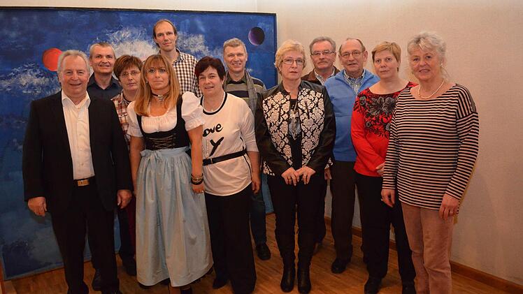 Für langjährige Mitgliedschaft wurden geehrt: Armin Greubel, Vorsitzender Martin Thürmer, Anita Bayer, Elke Greubel, 2. Vorsitzender Ewald Brand, Alfred Gündling, Elke Sell, Franz Sell, Fred Back, Monika Kraus und Beate Schreck  Foto: Andreas Lomb