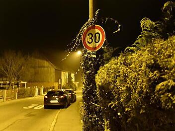 In der 30-er Zone der Haarbrücker Straße werde zu schnell gefahren, beklagten Bürger bei der Versammlung im Sportheim des FC Haarbrücken.  Foto: Gabi Arnold
