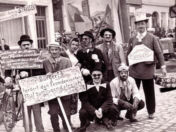 Im Jahr 1959 rief eine Männergruppe zum "Tugendstreich" auf.  Fotos: Archiv Stadt Weismain