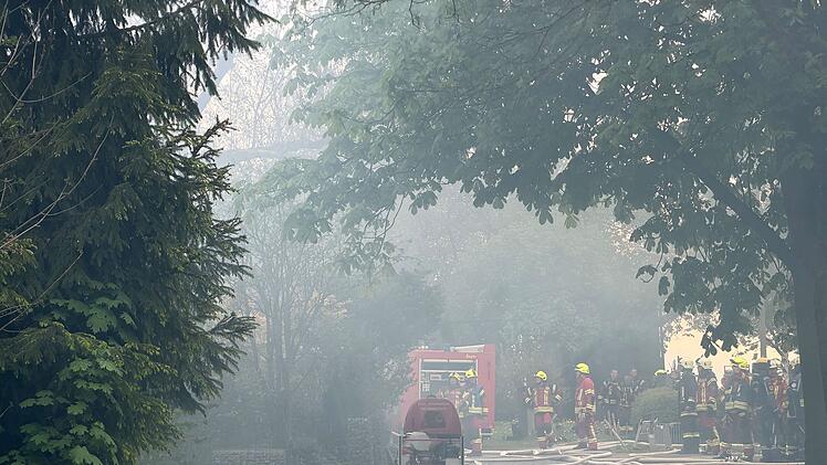 Brand in Konradsreuth: Anwohner im 100-Meter-Radius evakuiert