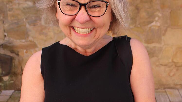 Einen kleinen Schatz brachte mit einer kleinen einstigen Bild-Lilli die Bambergerin Annette Schmitt-Kestel mit.
