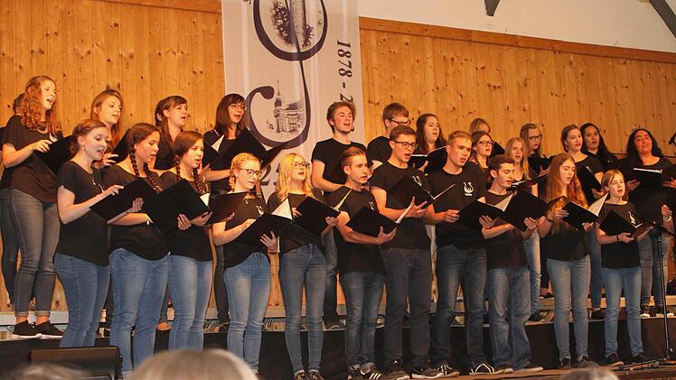 Der Jugendchor "Cantarella" machte in letzter Zeit und auch an diesem Abend viel von sich reden.