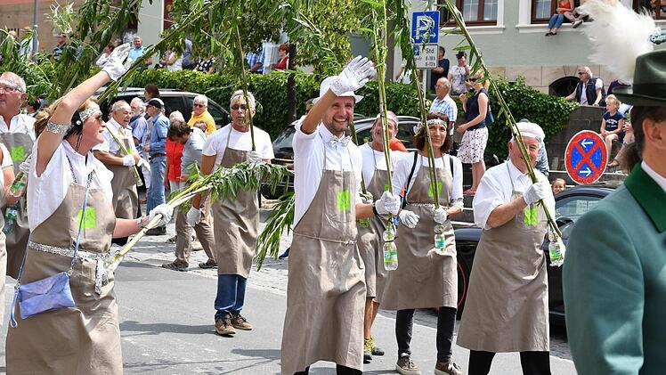 Bürgermeister, Stadträte, Weiden - traditionsverbunden und futuristisch