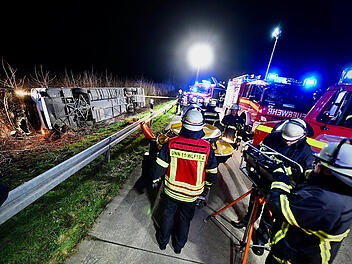 Reisebus auf A44 bei Werl verungl&uuml;ckt