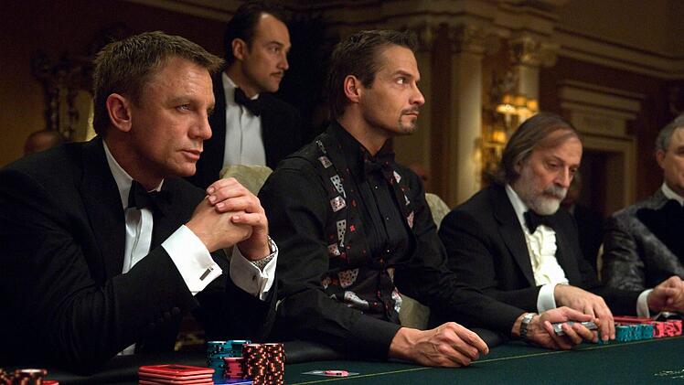 Als Daniel Craig (links) 2006 erstmals in der Rolle als James Bond zu sehen war, begann eine neue 007-&Auml;ra, die erst 2021 mit "Keine Zeit zu sterben" endete.