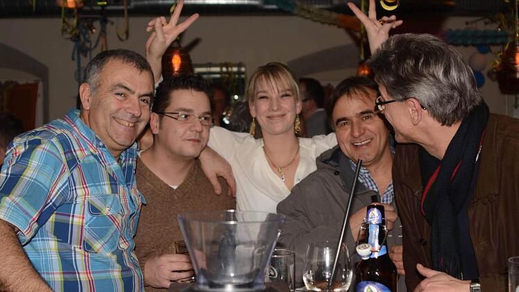 Party im Backhaus mit Wirt Sebi (l.)
