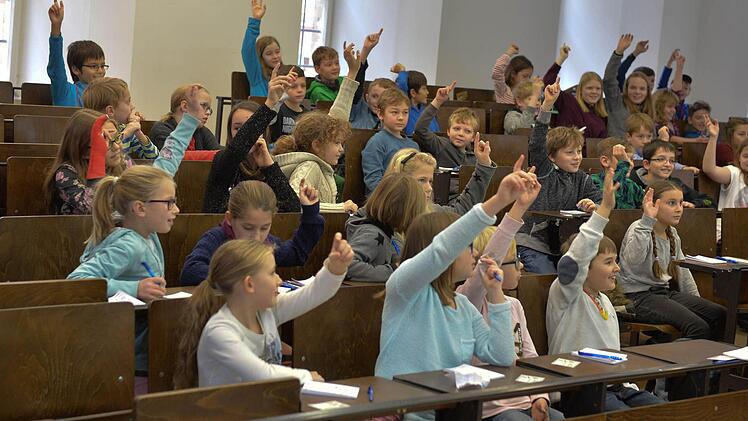 Am Samstag ging es an der Bamberger Kinder-Uni um die Frage, ob Bäume Tagebuch schreiben. Foto: Ronald Rinklef