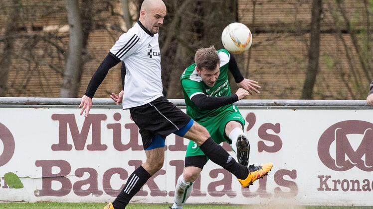 Szene vom Bezirksliga-Spiel SV Friesen - SV Poppenreuth.  Foto: Heinrich Weiß