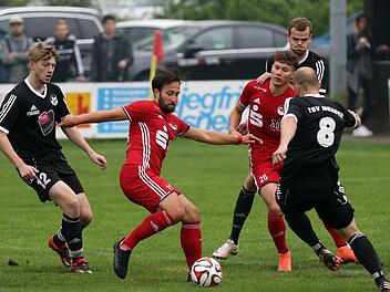 Lukas Mosert (mit Ball) traf beim 4:1-Ligaerfolg der Coburger gegen den TSV Meeder Ende Juli doppelt.  Foto: Timo Geldner/Archiv