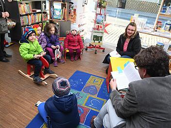 In der B&uuml;cherstube d&uuml;rfen sich die Kinder - wie schon im vergangenen Jahr - auf Weihnachtsgeschichten freuen.  Foto: Tina Meier (Archiv)