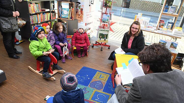 In der B&uuml;cherstube d&uuml;rfen sich die Kinder - wie schon im vergangenen Jahr - auf Weihnachtsgeschichten freuen.  Foto: Tina Meier (Archiv)