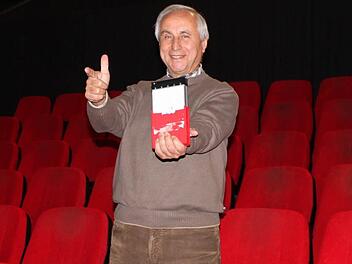 Peter Hofmann im Kinosaal 1, wo am Mittwoch die Bond-Vorpremiere statt findet. Foto: Sabine Herteux