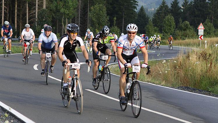 Die Radfahrer in der Nähe von Marienroth