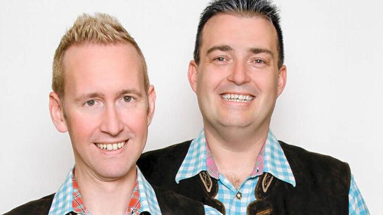 Markus (vorne) und Andy Weiß haben 13 neue Stücke auf "Fensterln will gelernt sein" eingespielt. Foto: Christian Langer