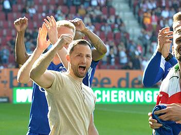 Kommt mit Schalke 04 in der ersten DFB-Pokalrunde nach Schweinfurt: Trainer Domenico Tedesco, der mit den Königsblauen auf Anhieb die Bundesliga-Vizemeisterschaft und die Champions-League-Qualifikation erreichte. Foto:  Stefan Puchner/dpa