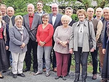 Für langjährige Treue zum Verein wurden zahlreiche passive Mitglieder vereinsintern geehrt.  Fotos: Karin Schrepfer