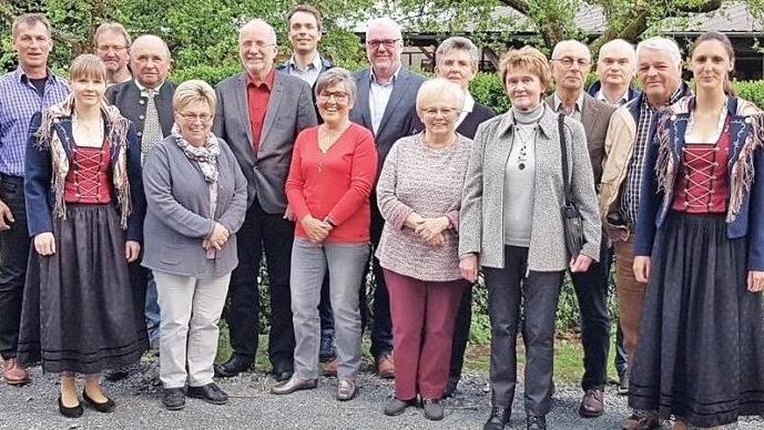Für langjährige Treue zum Verein wurden zahlreiche passive Mitglieder vereinsintern geehrt.  Fotos: Karin Schrepfer