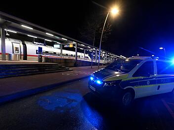 Mann droht mit Anschlag in ICE