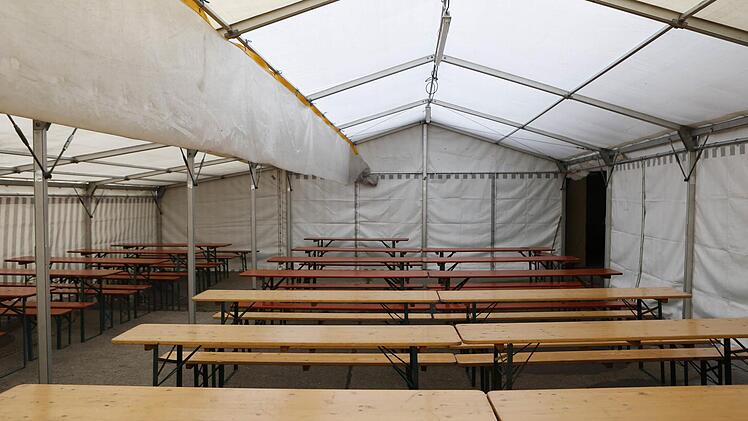 Das Besucherzelt ist schon aufgebaut.Foto: Matthias Hoch