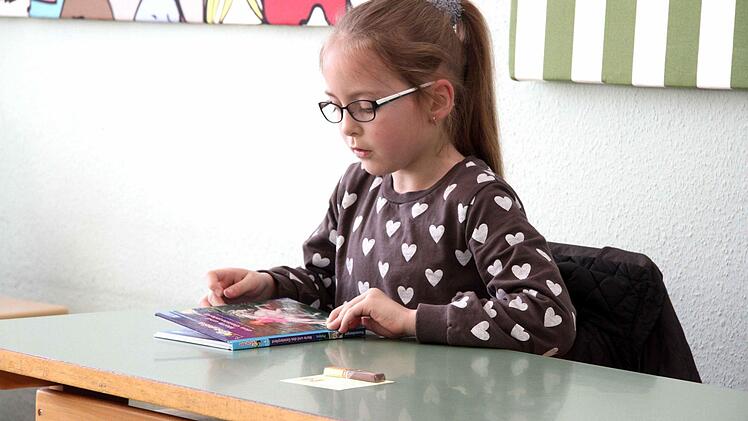 Blia Hopp, Grundschule Eckental-Eckenhaid liest aus dem Buch "Merle und das Geisterpferd"