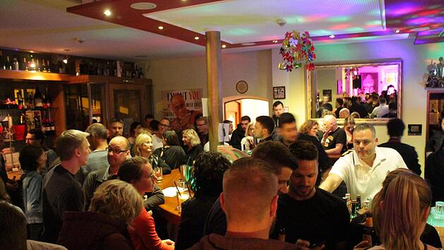 Hochbetrieb herrschte auch in der "Herzo Bar".  Fotos: Yannick Hupfer