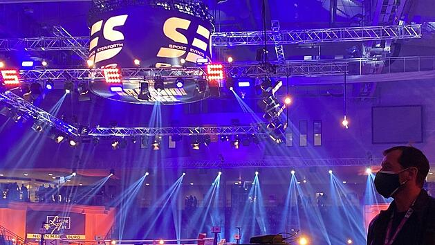 Die Neuenmarkter Firma Colito ist ein Spezialist f&uuml;r Veranstaltungstechnik und sorgt f&uuml;r Licht und Ton bei der Box-WM am vergangenen Samstag.  Foto: Team Colito