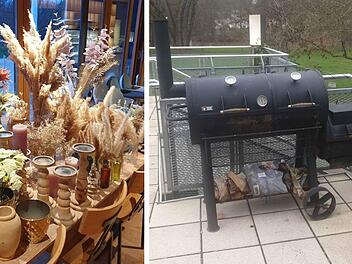 Links stehen Vasen, Kerzen und Trockenblumen auf einem Tisch vor großen Fenstern. Rechts ist ein schwarzer Smoker-Grill auf einer Terrasse zu sehen.