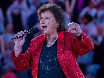 Olaf der Flipper hat seinen 55. Hochzeitstag gefeiert.