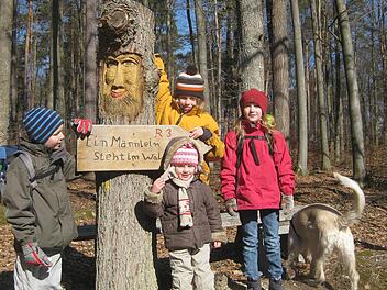 Der Skulpturenweg im Theinheimer Wald ist ein ganz besonderes Erlebnis. Fotos: Sabine Weinbeer