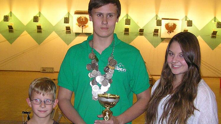 Jugendkönig wurde David Wengler, 1. Jugendritter Kristina Koch, 2. Jugendritter Robin Herrmann.