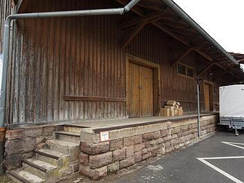 Der Tierschutzverein muss die Güterhalle am Hammelburger Bahnhof verlassen. Foto: Arkadius Guzy