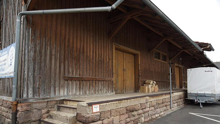 Der Tierschutzverein muss die Güterhalle am Hammelburger Bahnhof verlassen. Foto: Arkadius Guzy