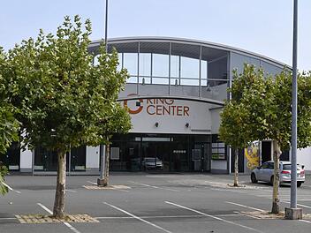Das Ringcenter  am Berliner Ring im Bamberger Süden liegt seit Jahren nahezu brach.  Die Bamberger FIM-Unternehmensgruppe will das Gebäude nun entwickeln.  Foto: Ronald Rinklef