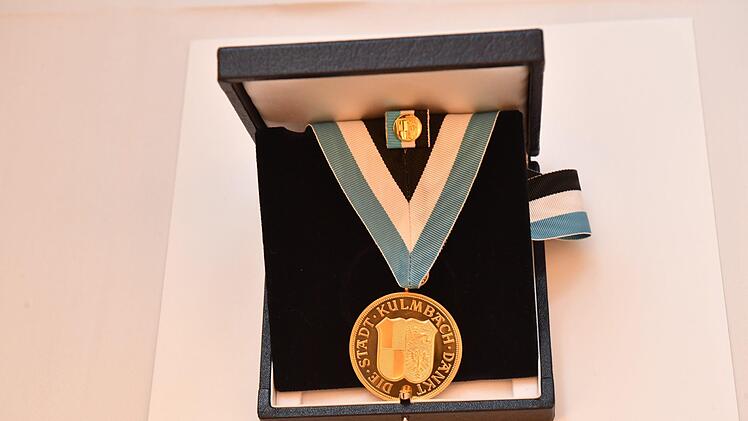 Die goldene Stadtmedaille erhielt Oberbürgermeister Henry Schramm.Ronald Rinklef
