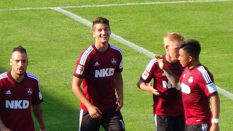 Der 1. FC Nürnberg konnte seine Fans im Waldstadion in Weismain beim Testspiel gegen den FC Valencia begeistern. Foto: Timo Weith