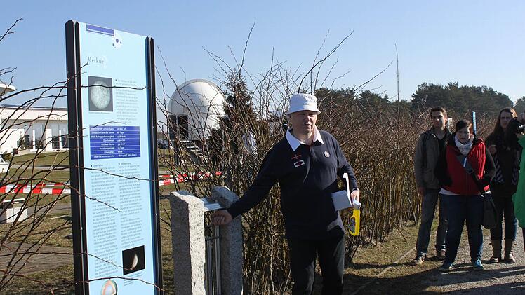 In Lichtgeschwindigkeit wanderte Fleischmann von der Sonne zum Merkur.