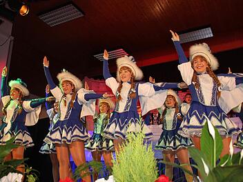 Mainleus und Weismain: Helau! Die Marschtanzgarde der Brucker Gaßhenker war bei der Prunksitzung des Mainleuser Carnevals Clubs (MCC) in der Weismainer Stadthalle in ihrem Element. Fotos: Stephan Stöckel